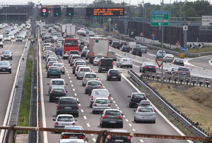 Traffico in autostrada - Fonte Ansa - romagnawebtv.it