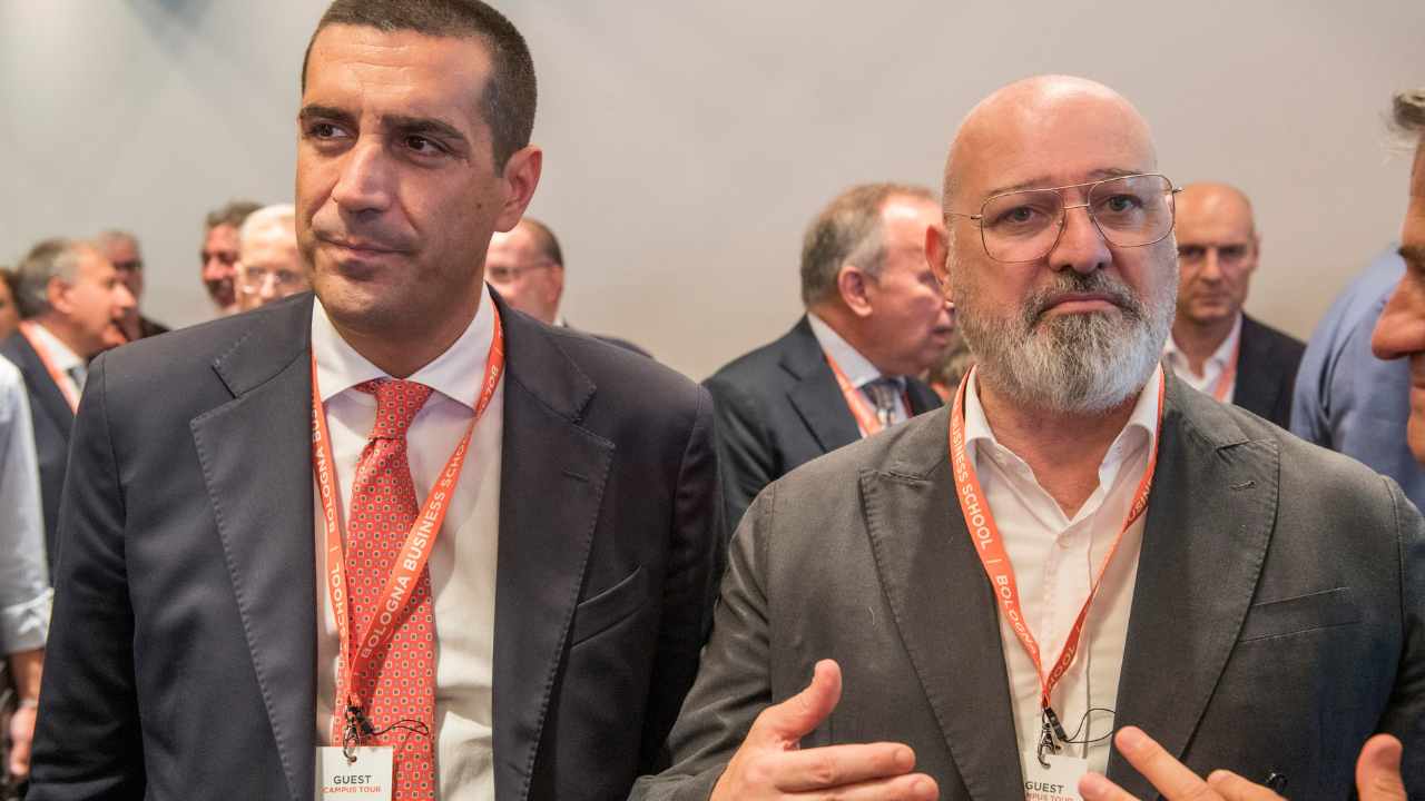 Michele De Pascale con il presidente uscente Stefano Bonaccini - fonte Ansa - romagnawebtv.it